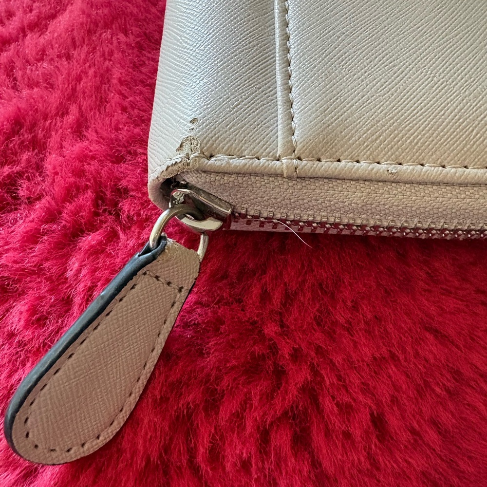 Guess Wallet - Picture 5 of 10
